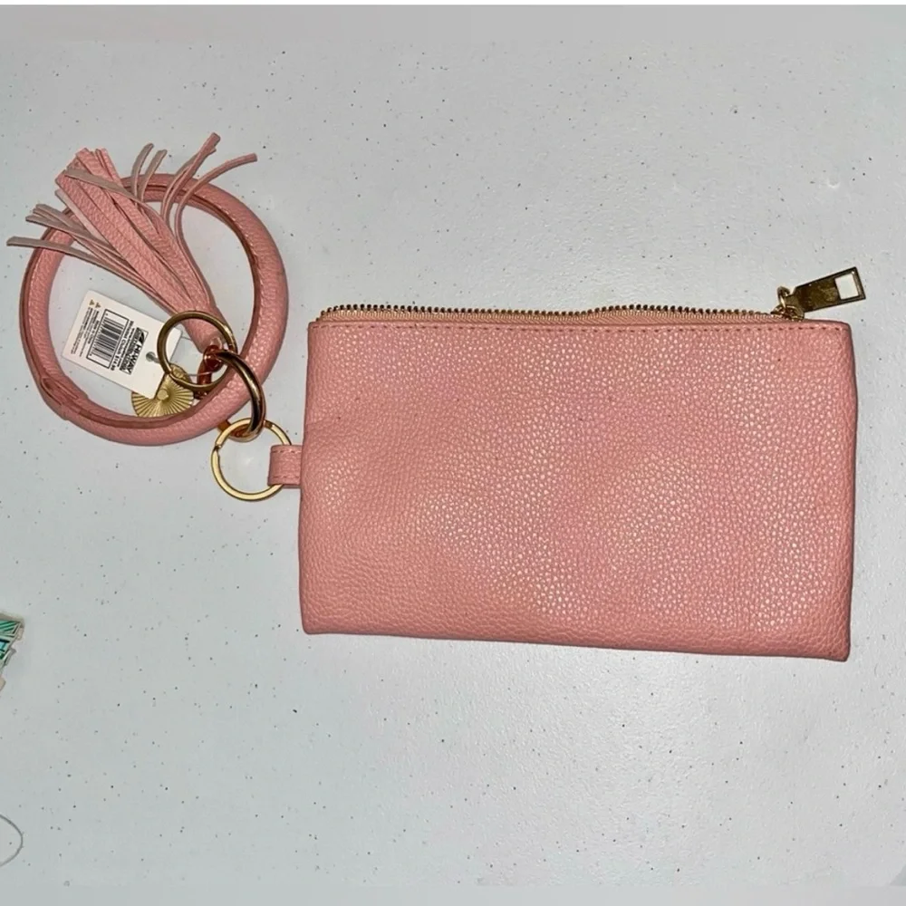 💙 NWT Pink Texture Wristlet with Tassel & Charm